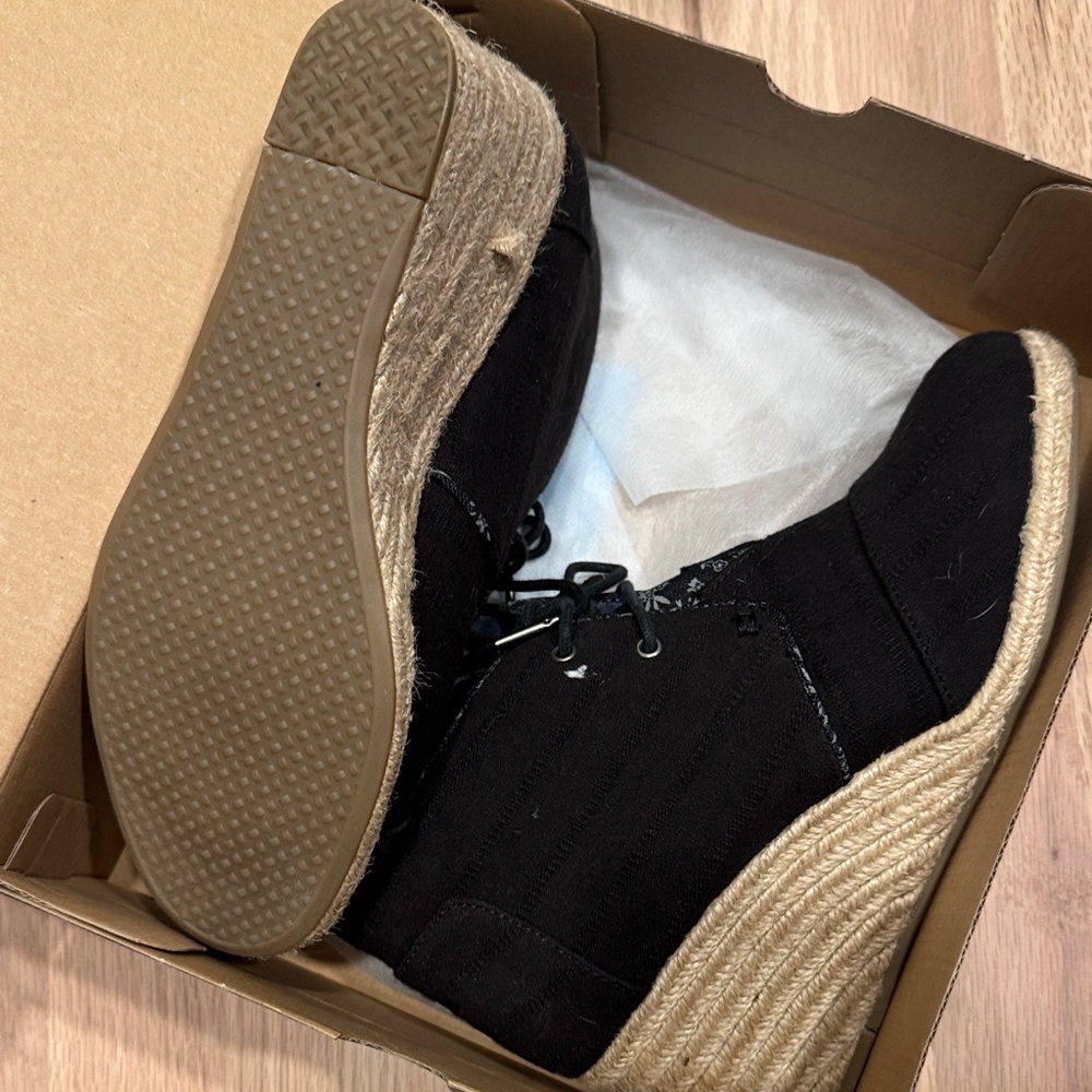 Toms Black Wedges